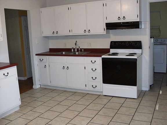3rd image of 401 W Hickory Dr