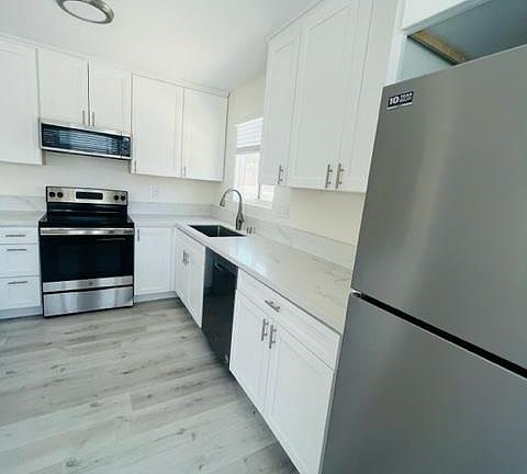 5th image of 2124 Garnet Ave APT F