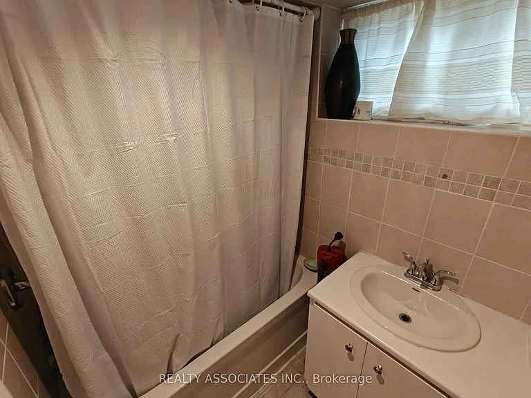 69 Cornerbrook Dr S — Photo 30