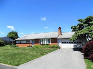 11 Pine St, Emmaus, PA 18049