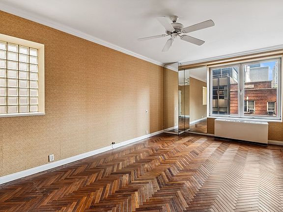4th image of 216 E 47th St APT 6A