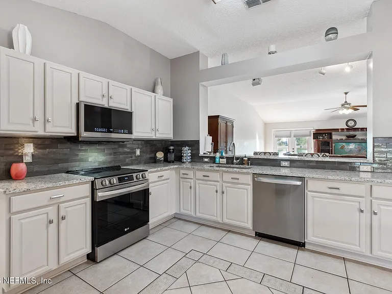 2683 Henley Rd — Photo 11