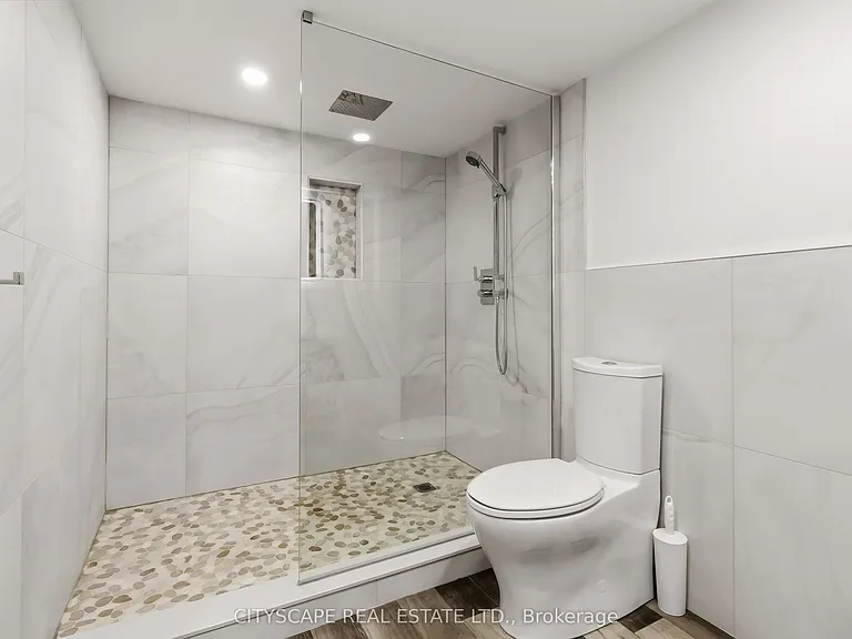 135 Innville Cres — Photo 20