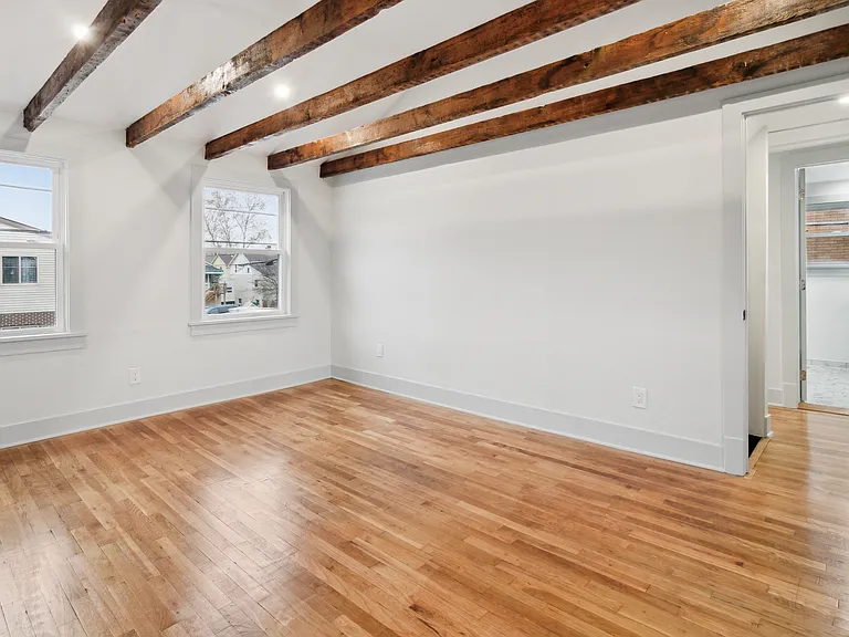 317 James St — Photo 19