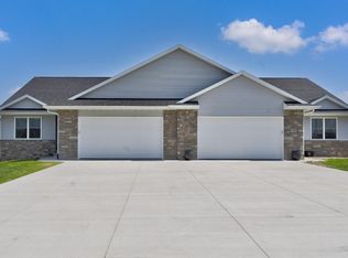542 Lincoln Dr, Center Point, IA 52213