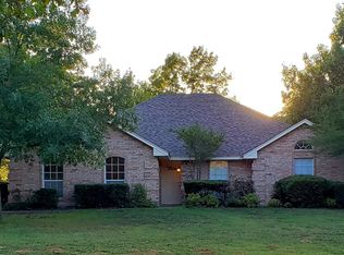 546 Hoover Rd, Burleson, TX 76028