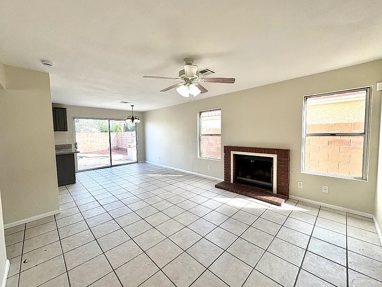 4652 Cosley Dr — Photo 4