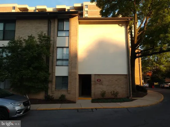 8 Monroe St APT 101, Rockville, MD 20850