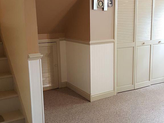 Lower level entertainment ro