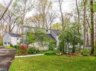 10420 Hunter View Rd, Vienna, VA 22181