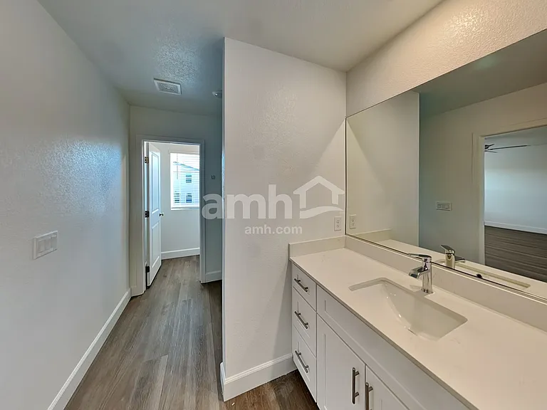 6411 Rush Ave — Photo 10