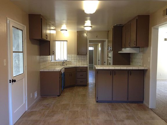 3rd image of 2538 Wallace Ave