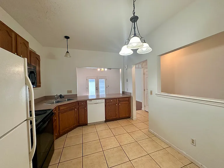 7473 Pearl Rd #22 — Photo 2