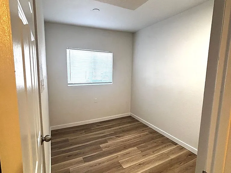 21 University Dr. — Photo 10