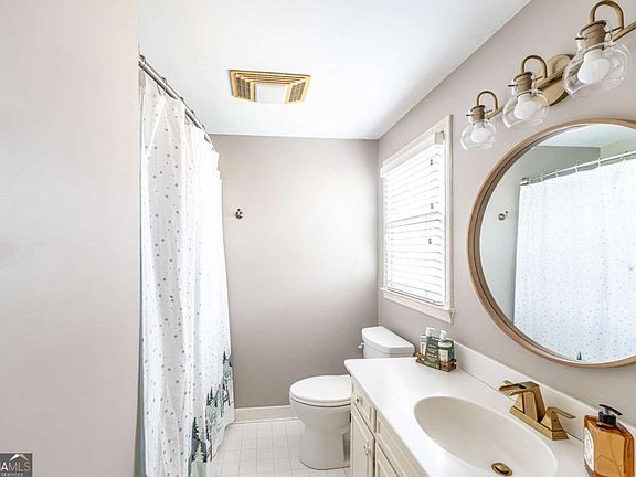 4th image of 227 W Lakeshore Dr SE