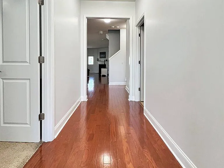 4809 Pitkin Ave — Photo 2