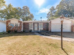 2032 Jenner Ln, Saint Louis, MO 63138