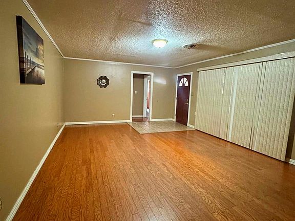 5th image of 2901 Del Monte Ave