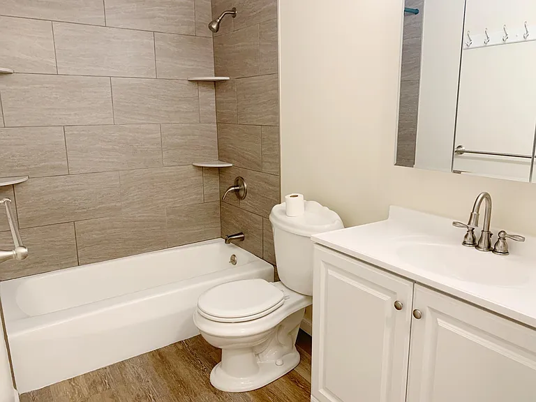 28 Williamsburg Ct #14 — Photo 7