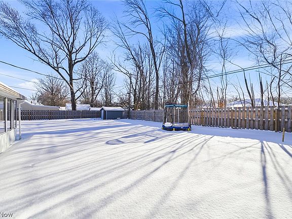 3rd image of 27430 Forestview Ave