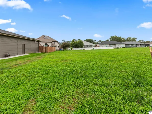 2382 Landing Ln, Blair, NE 68008