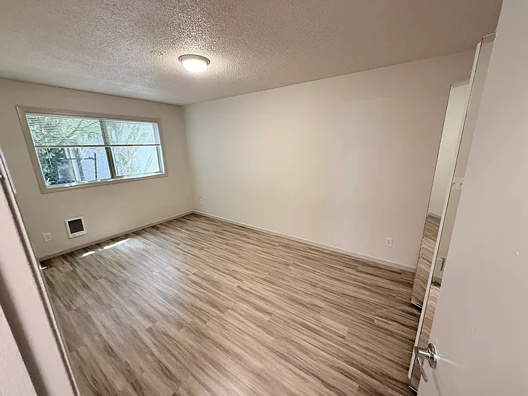 10812 SE Stark St #2 — Photo 5