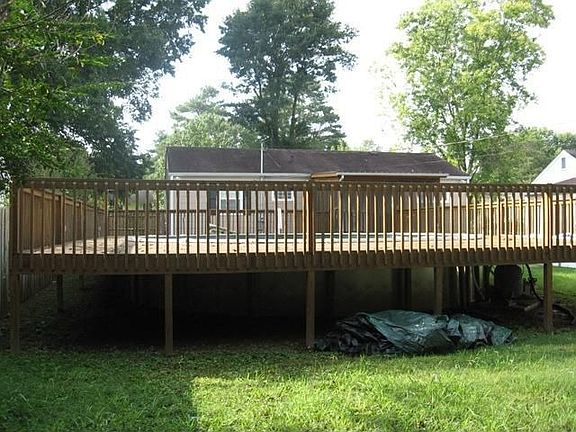 3rd image of 6625 Hilton Dr
