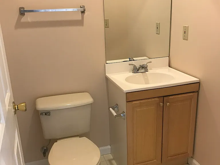 220 Pepperhill Dr — Photo 2