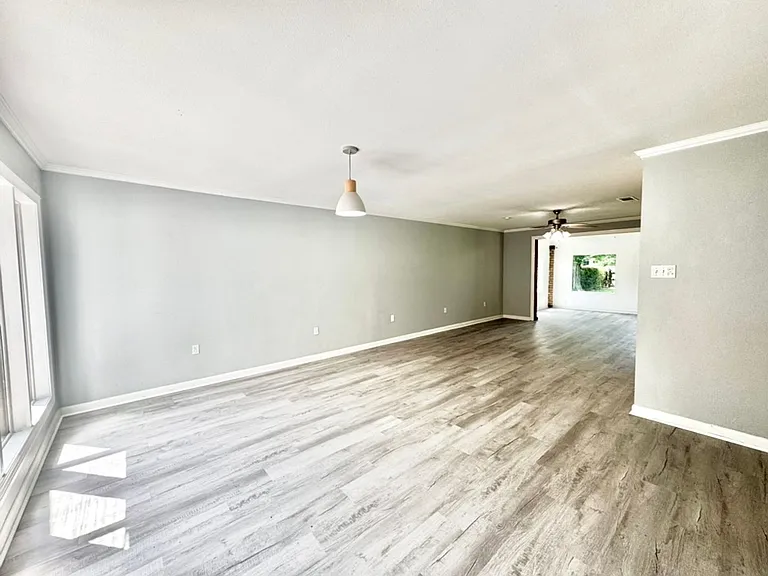 15826 New Market Dr — Photo 5