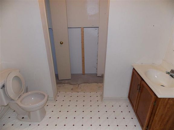 3rd image of 113 Cherrybrook Dr