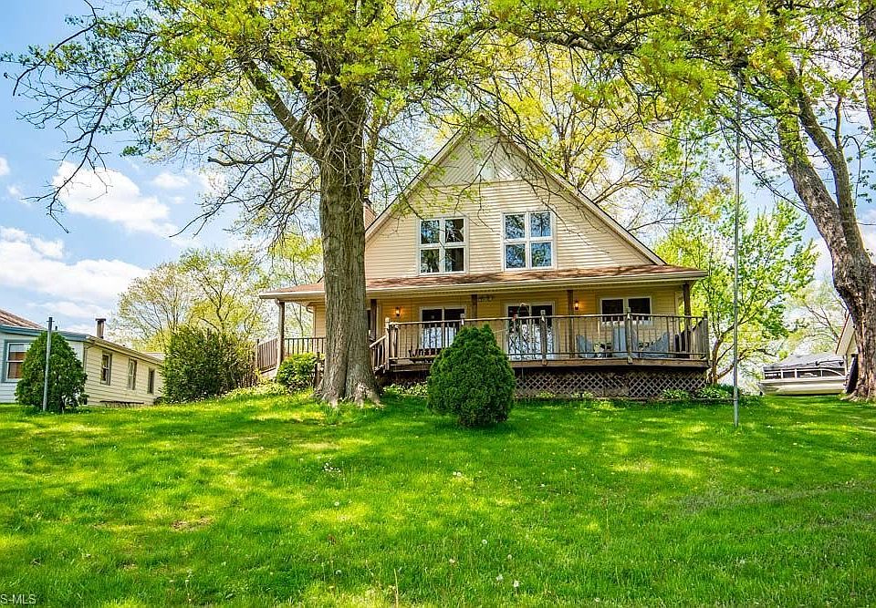 1st image of 214 Hawthorne Dr