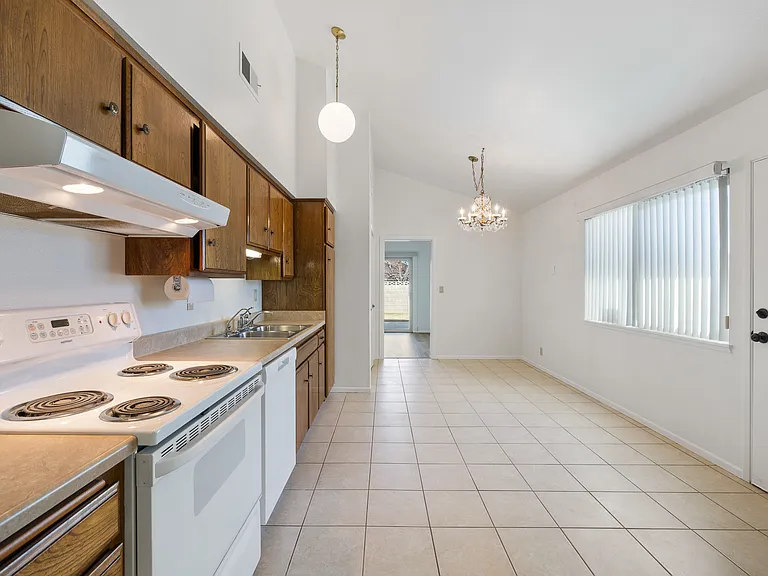 841 Landsford St — Photo 10
