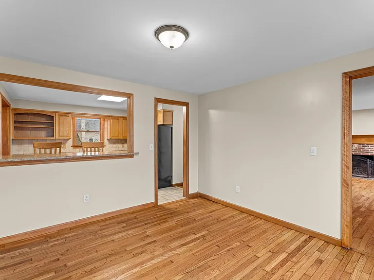 62 Brookside Ave E — Photo 12