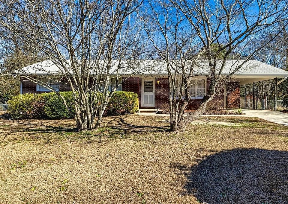 1st image of 807 Greenhill Dr NE