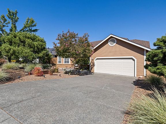4th image of 7839 Oakmont Drive