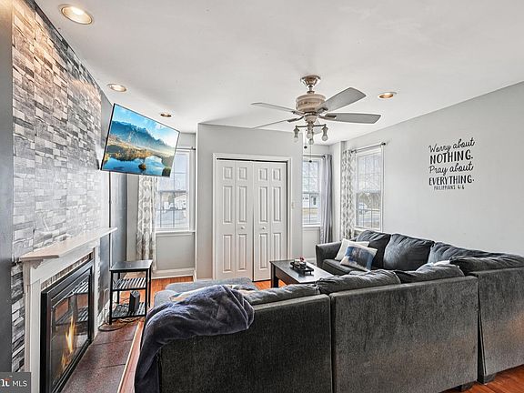 3rd image of 507 Marsh Rd