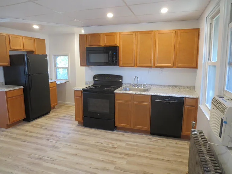 2421 Beechwood Blvd #C — Photo 2