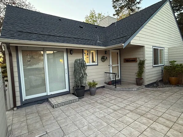 445 NE Village Squire Ave Unit 5, Gresham, OR 97030