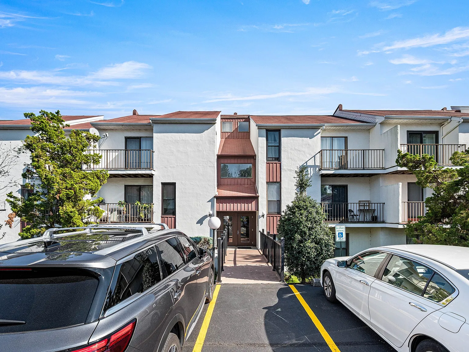 2 bed, 1074 sqft, $2,200 — Photo 3
