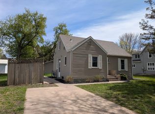 160 10th St, Tracy, MN 56175