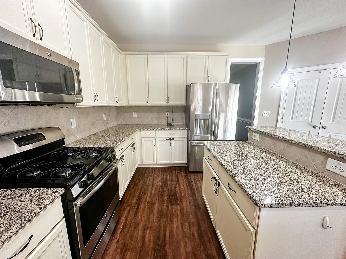 Building Photo - 300 Mulberry Banks Dr