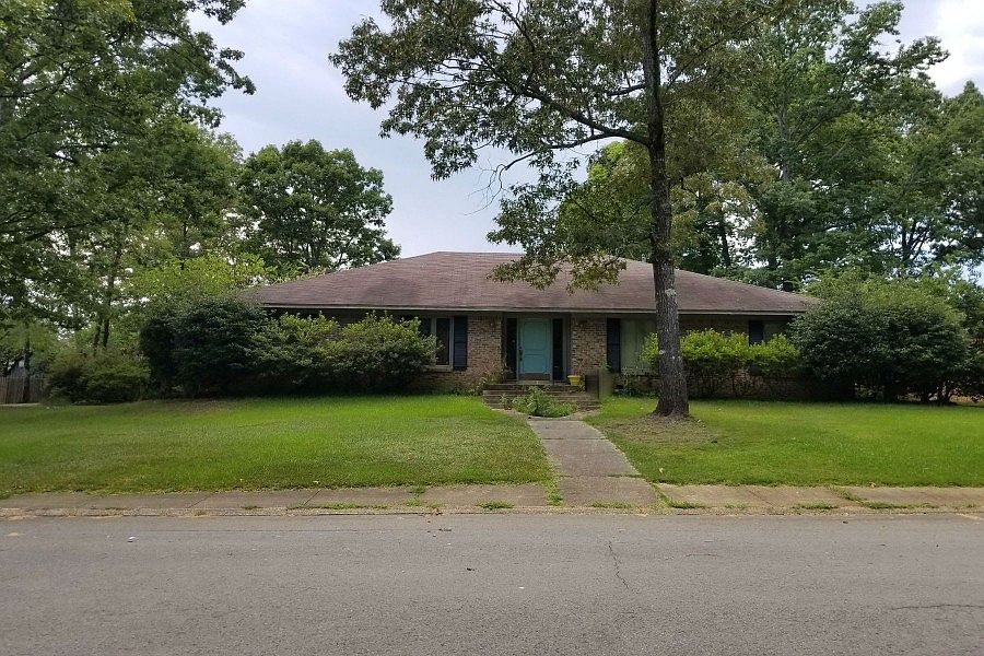 1st image of 386 Crestwood Dr