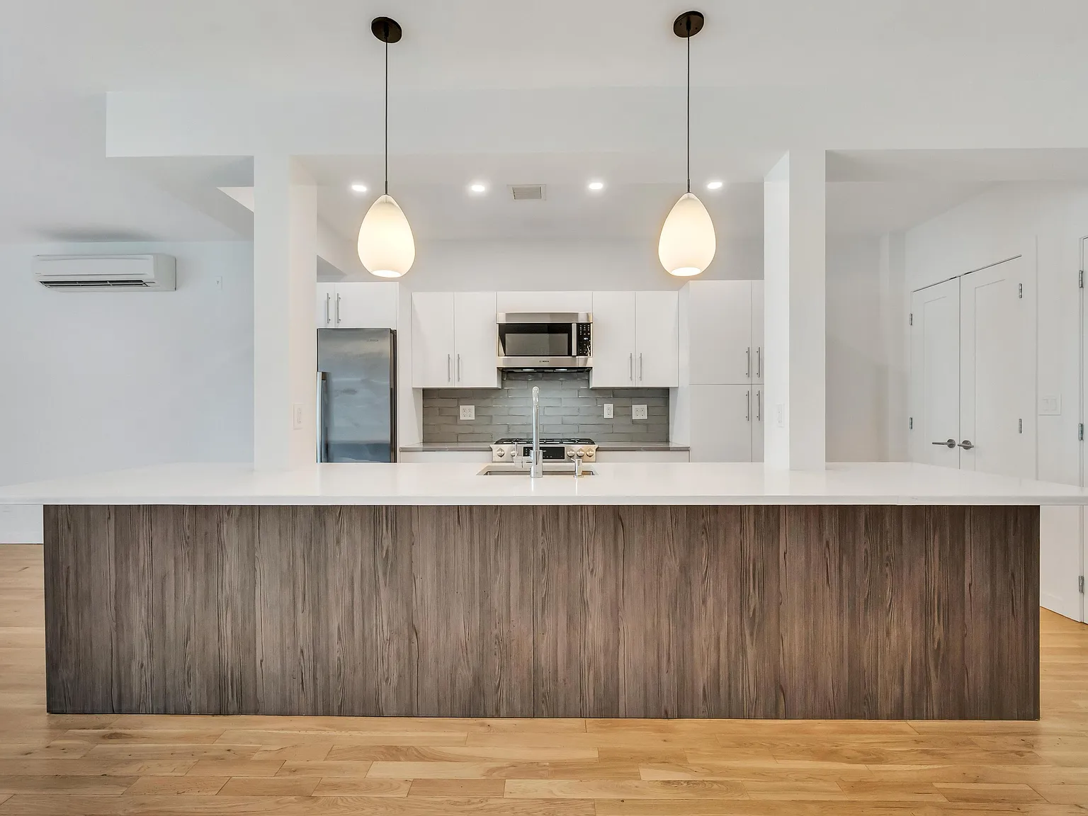 717 Manhattan Avenue — Photo 3