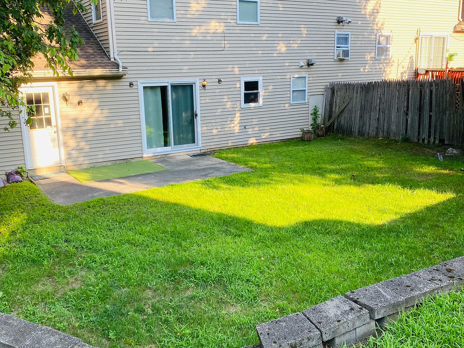 3 bed, 1.5 bath, 1550 sqft, $2,950 — Photo 2
