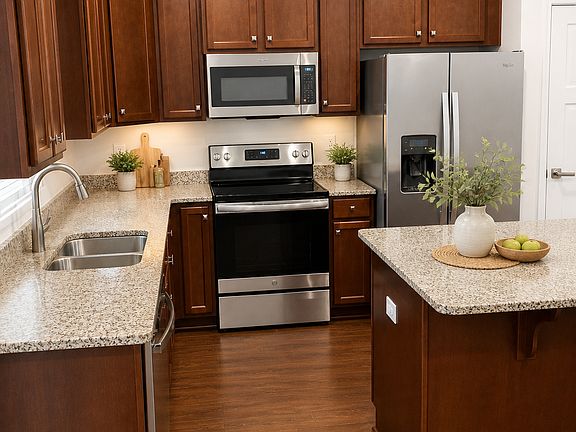 3rd image of 405 Grand Palm Ln