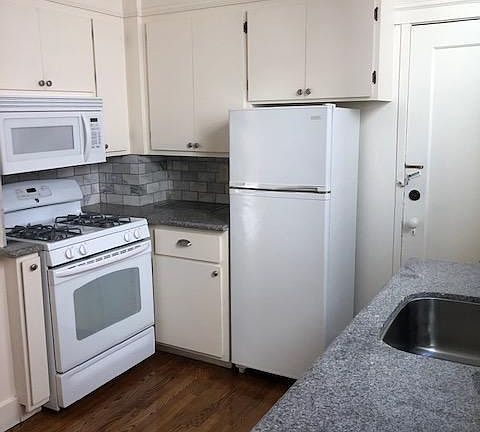 3rd image of 2466 Chestnut St #302