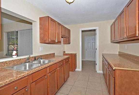 3rd image of 3270 NW 17th St