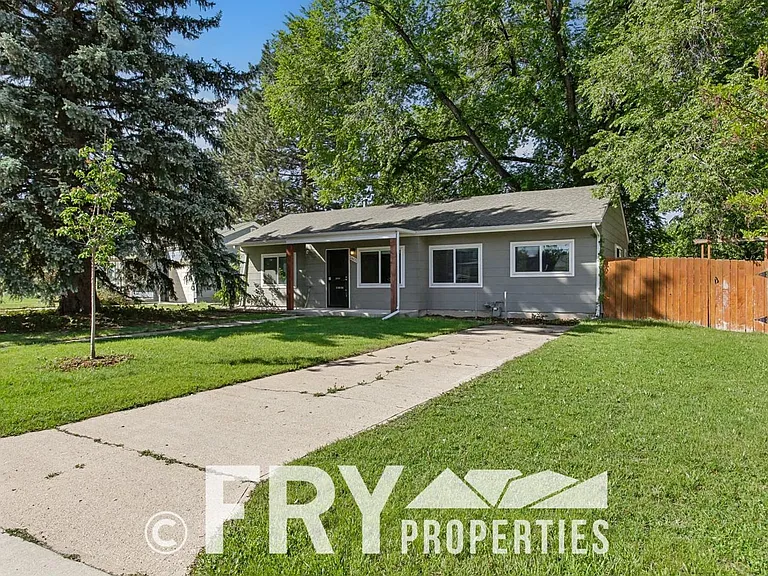 2801 S Cherry Way — Photo 3