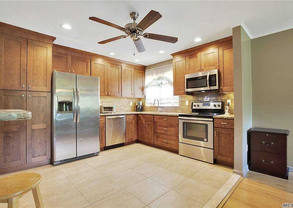 1st image of 22 Old Town Ln