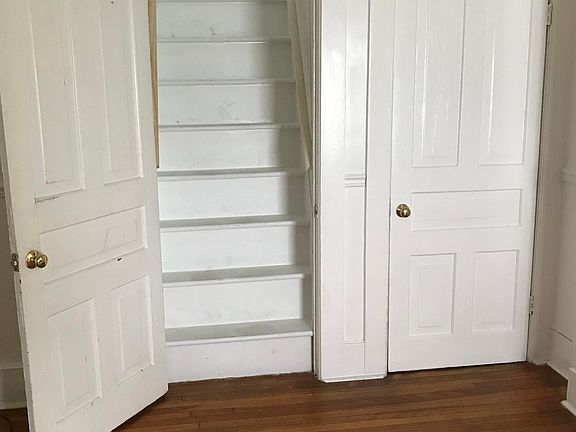 5th image of 128 Bay St
